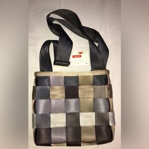 Harvey's The Original Seatbelt Purse